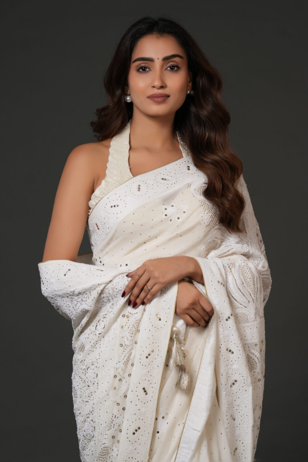 Ivory Saaz: Handcrafted Pure Georgette Chikankari Saree with Subtle Mukaish Accents - Image 4