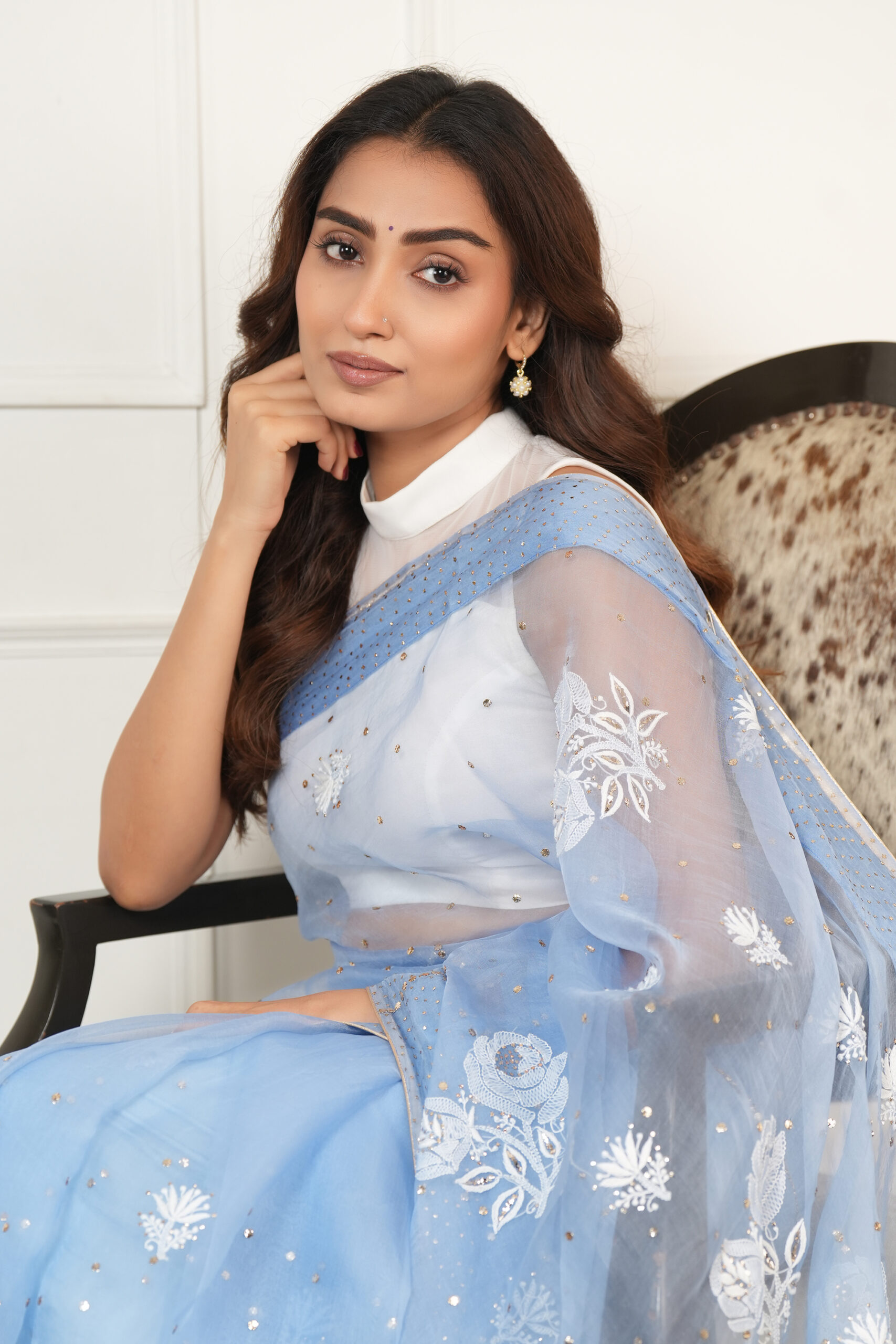 Chaandni Roz: Ice Blue Handcrafted Pure Organza Chikankari Saree with Mukaish Work - Image 4