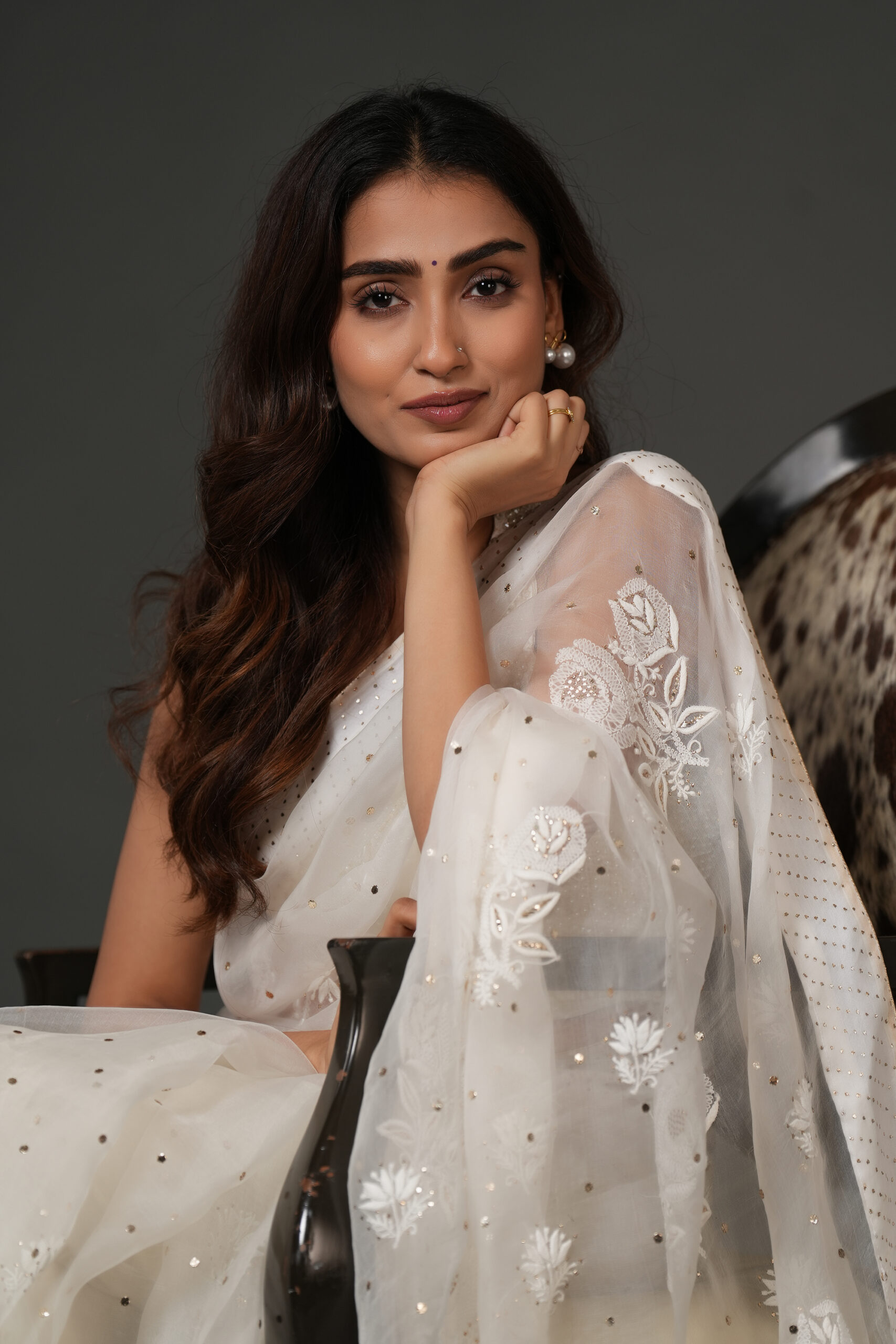 Ivory Aahang: Handcrafted Pure Organza Silk Chikankari Saree with Mukaish Work - Image 5
