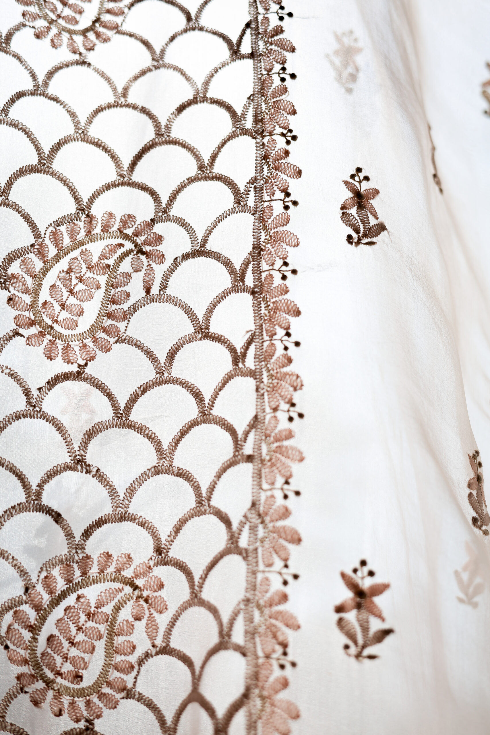 Peach Paaras | Hand Embroidered Chikankari Pure Organza Kurta Set - Image 3