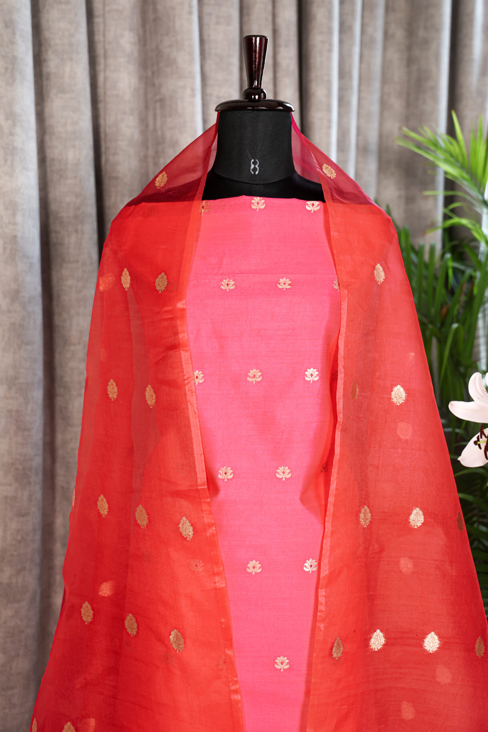 Gulabi Noor – Banarasi Katan Silk Suit with Organza Dupatta - Image 2