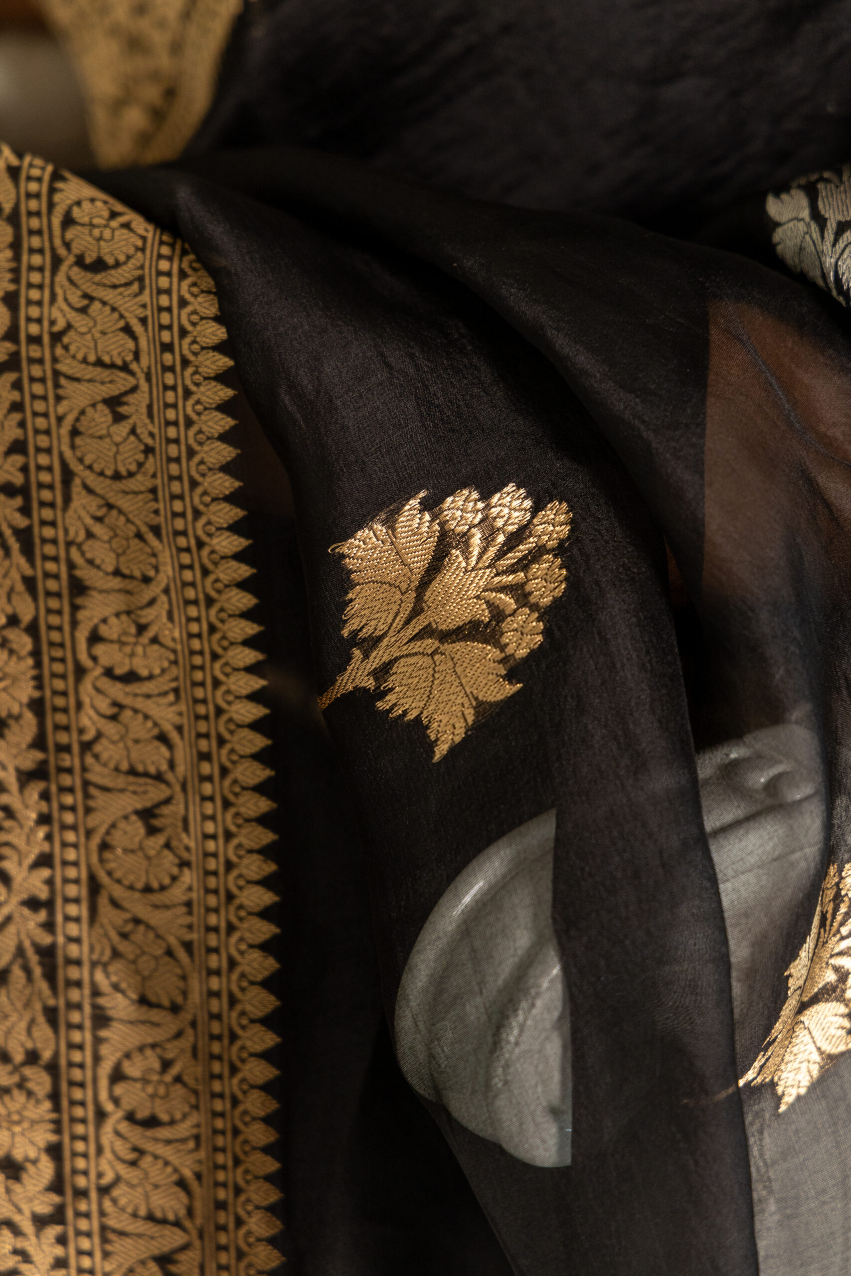 Noir Éternel – Black Pure Kora Silk Handwoven Saree - Image 4