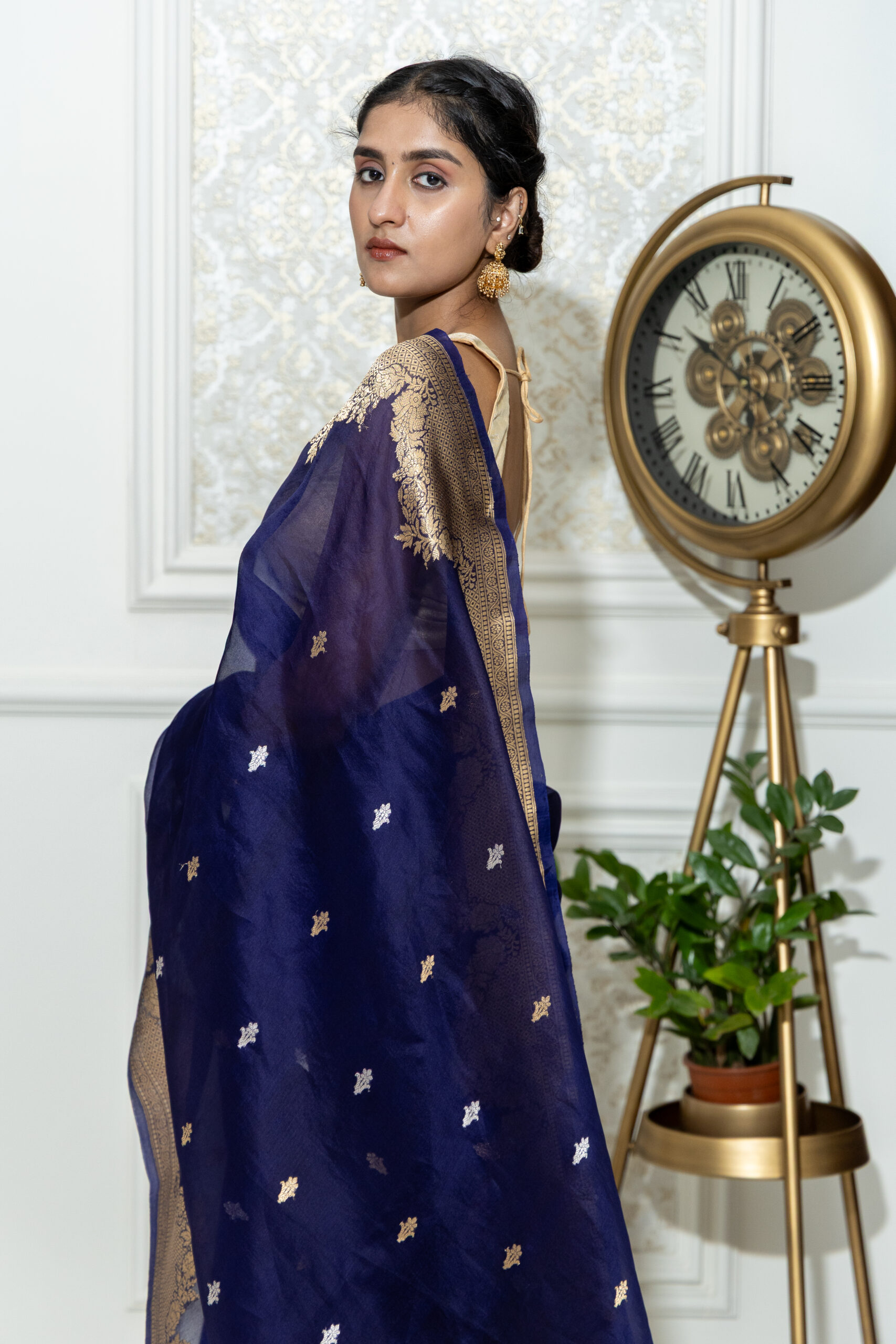 Midnight Majesty – Pure Kora Silk Handwoven Saree - Image 2