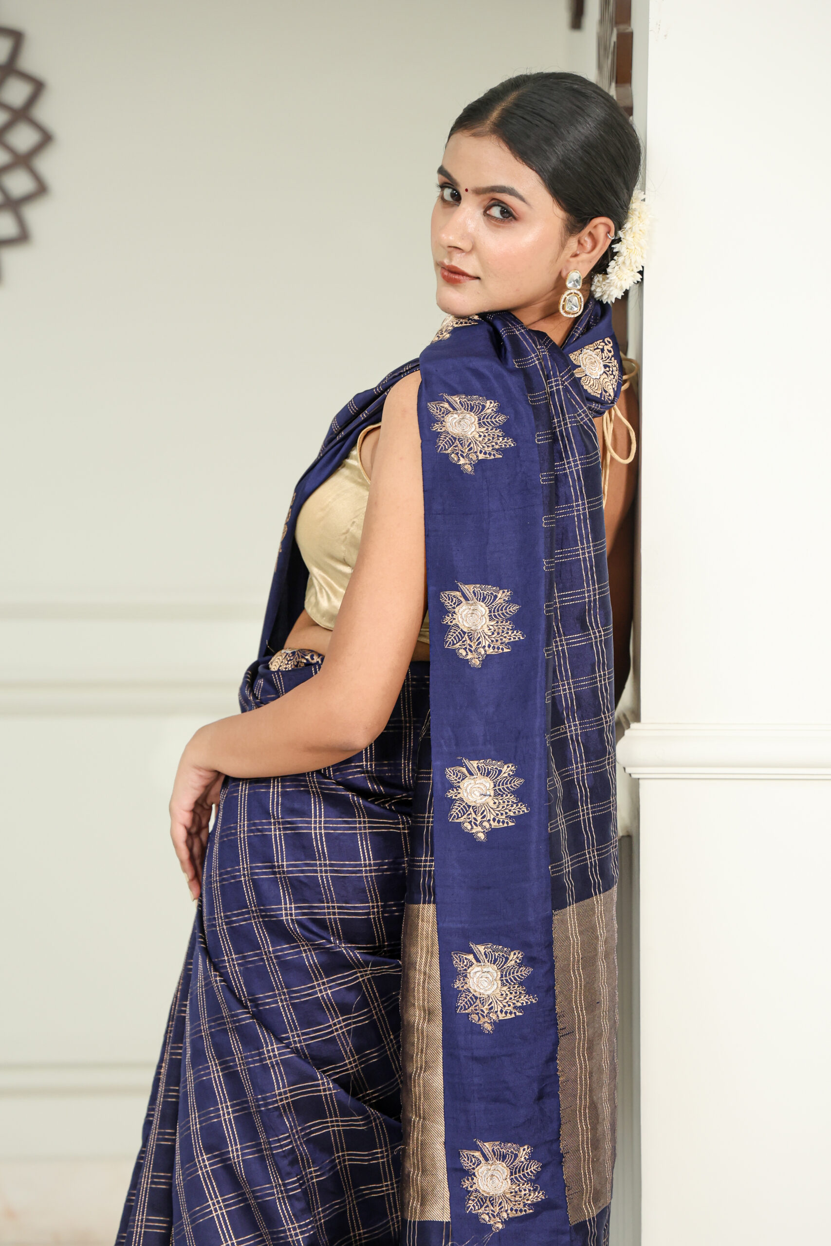 Midnight Symphony – Pure Navy Blue Katan Silk Saree with Kadwa Weave - Image 4