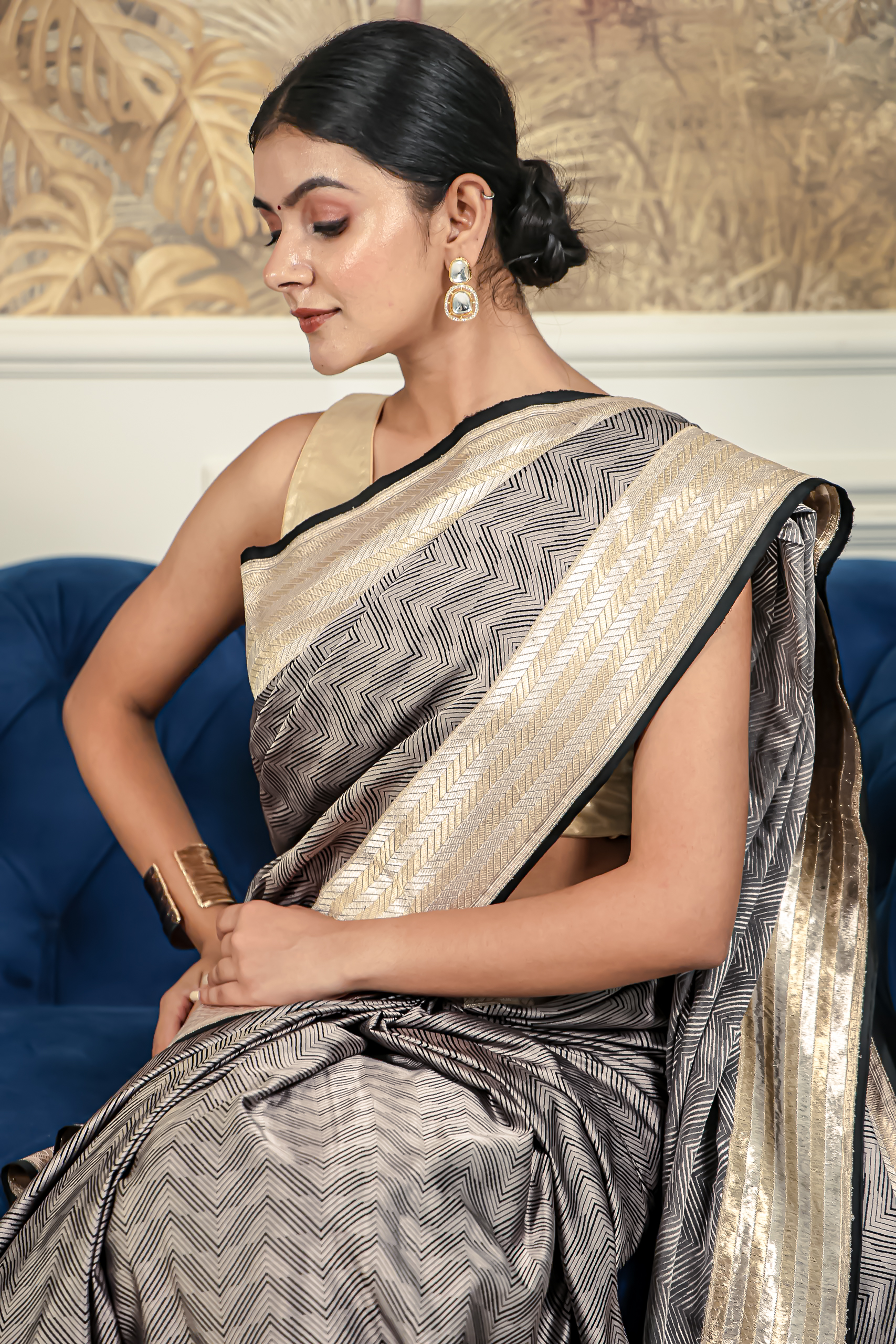 Moonlit Muse – Grey & Black Handwoven Satin Silk Banarasi Saree - Image 4