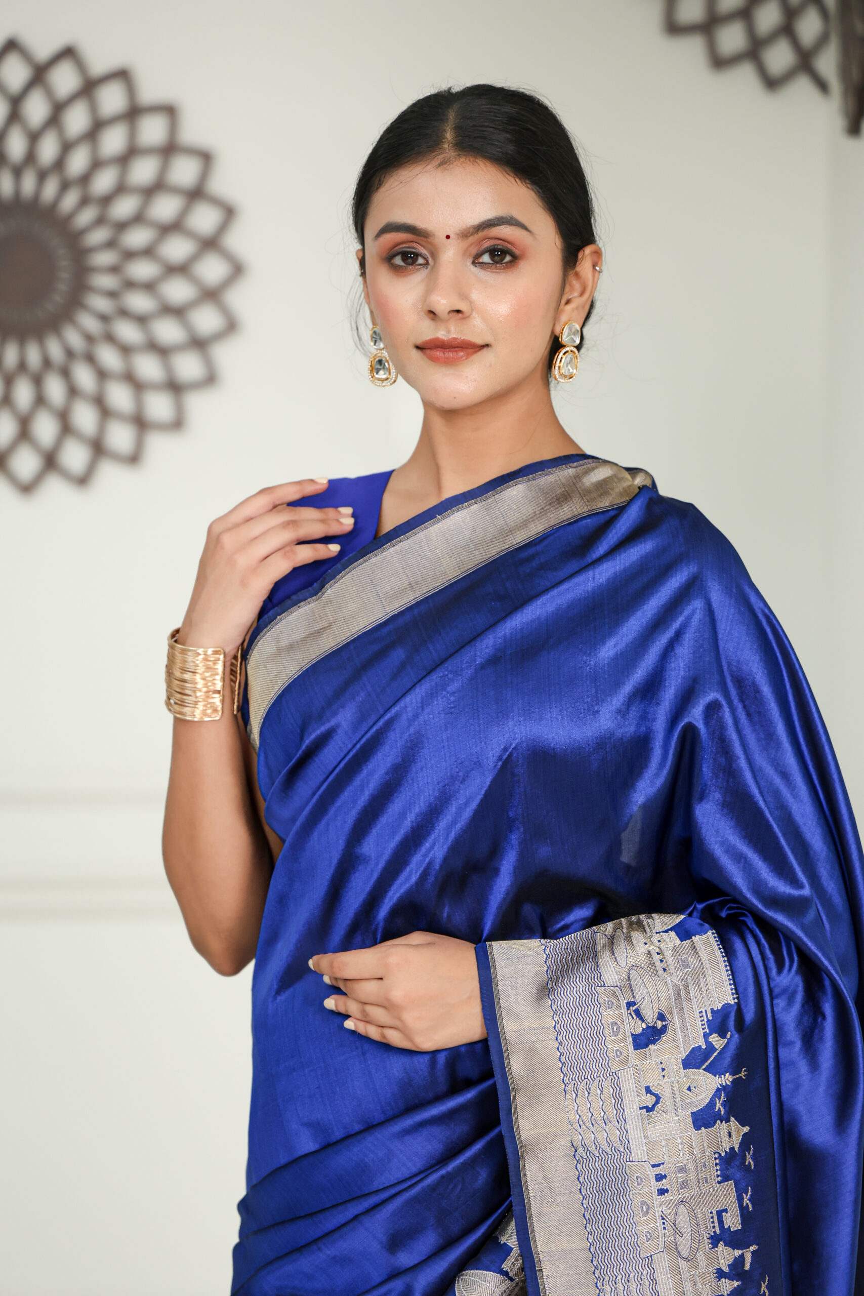 Eternal Banaras – Navy Blue Pure Katan Silk Handloom Saree - Image 3