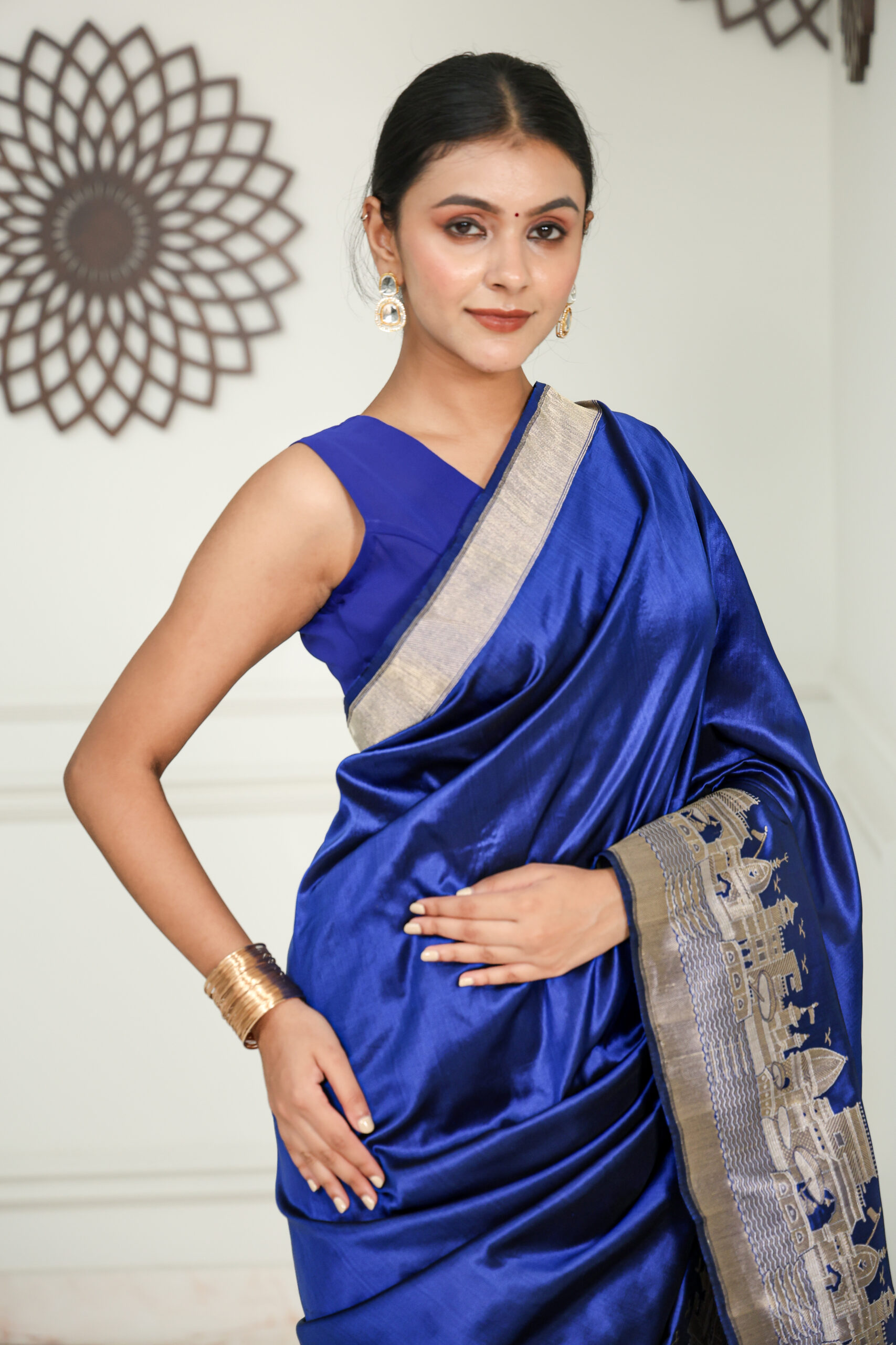 Eternal Banaras – Navy Blue Pure Katan Silk Handloom Saree - Image 4