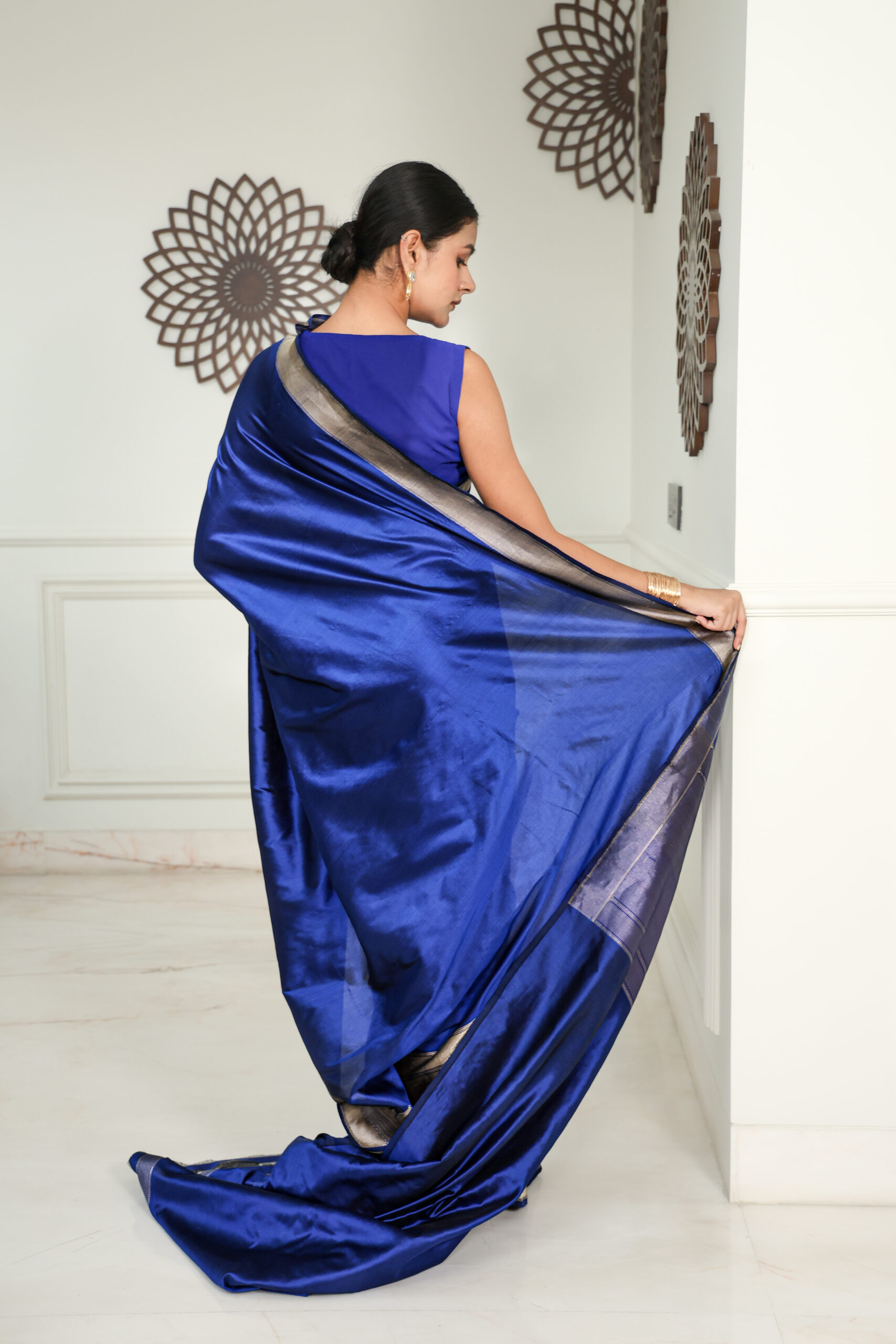 Eternal Banaras – Navy Blue Pure Katan Silk Handloom Saree - Image 5