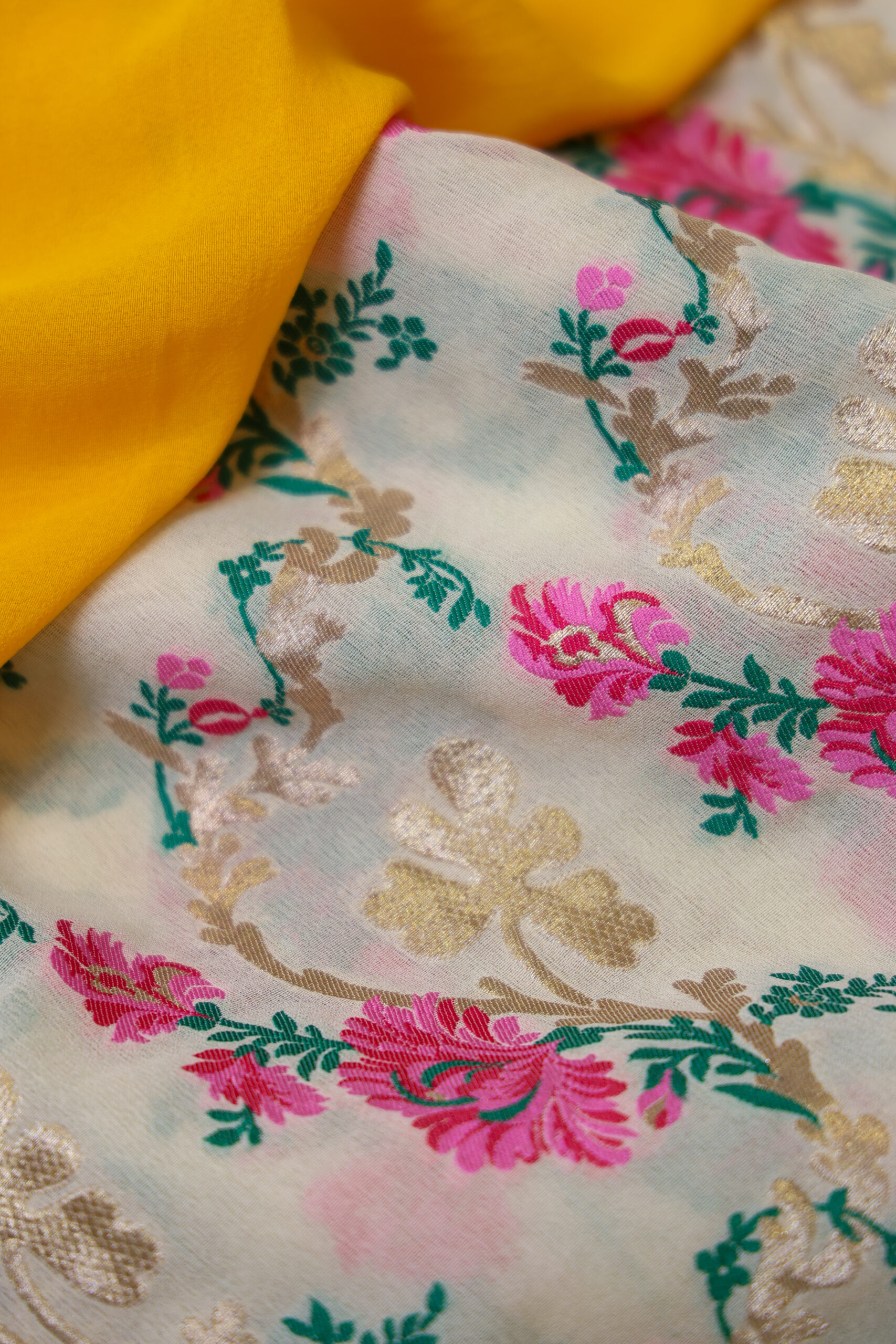 Zar-e-Gyasar | White Yellow Gyasar Chiffon Saree - Image 6