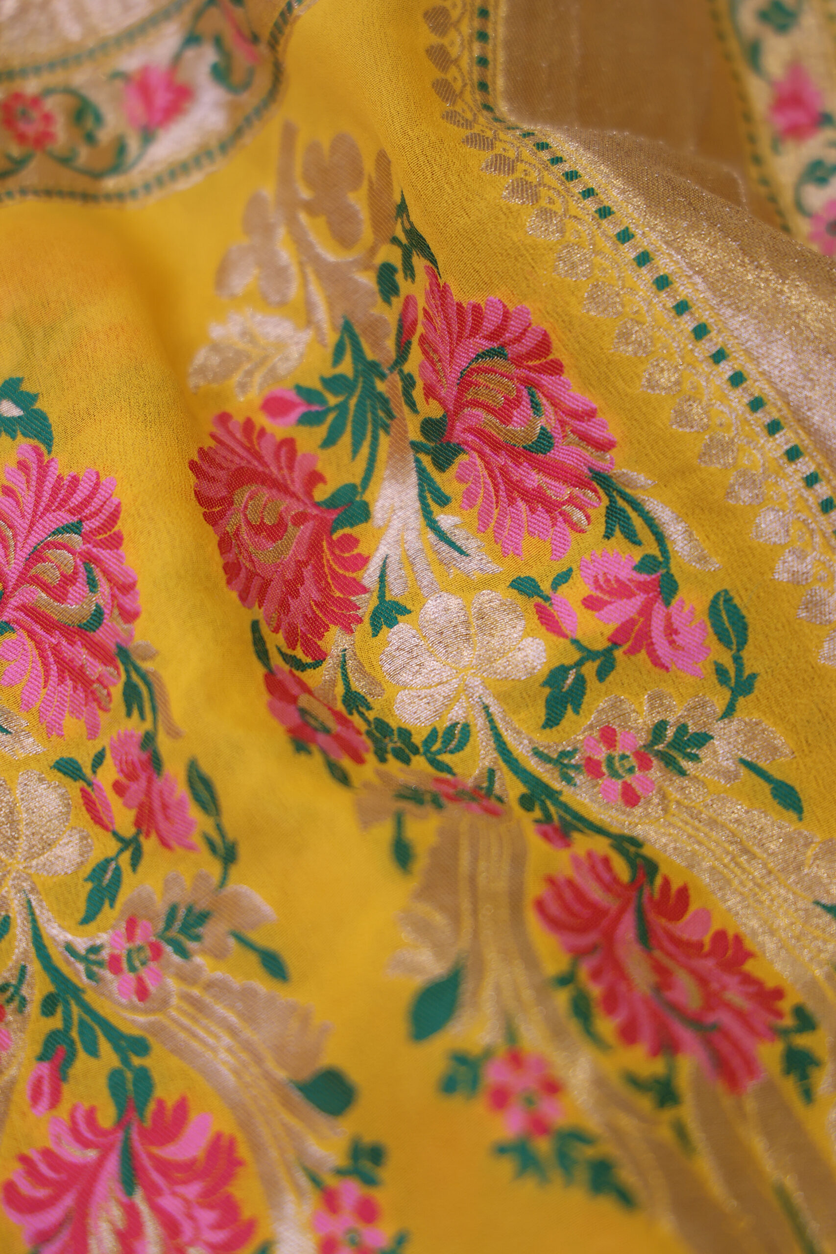 Zar-e-Gyasar | White Yellow Gyasar Chiffon Saree - Image 7