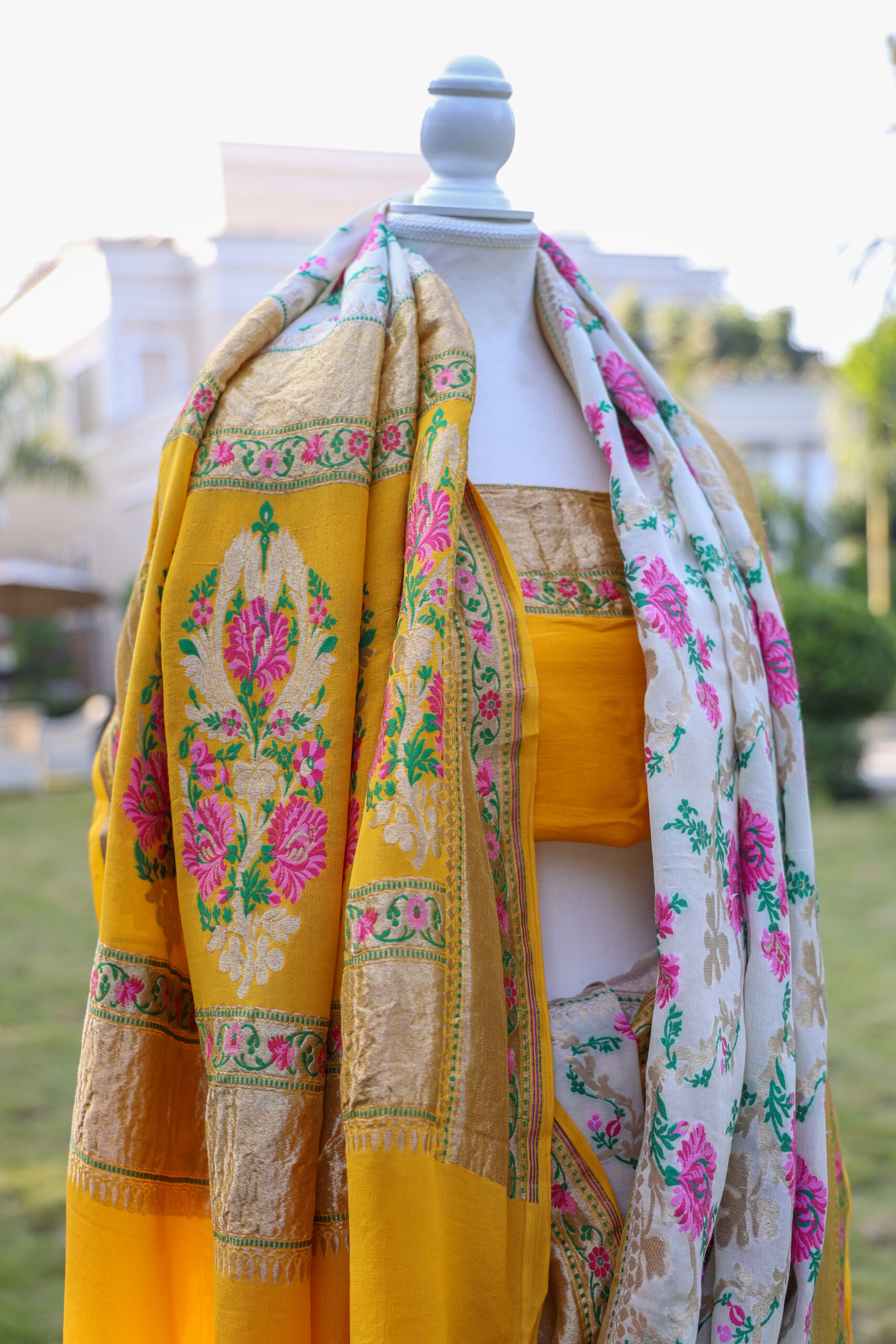 Zar-e-Gyasar | White Yellow Gyasar Chiffon Saree - Image 2