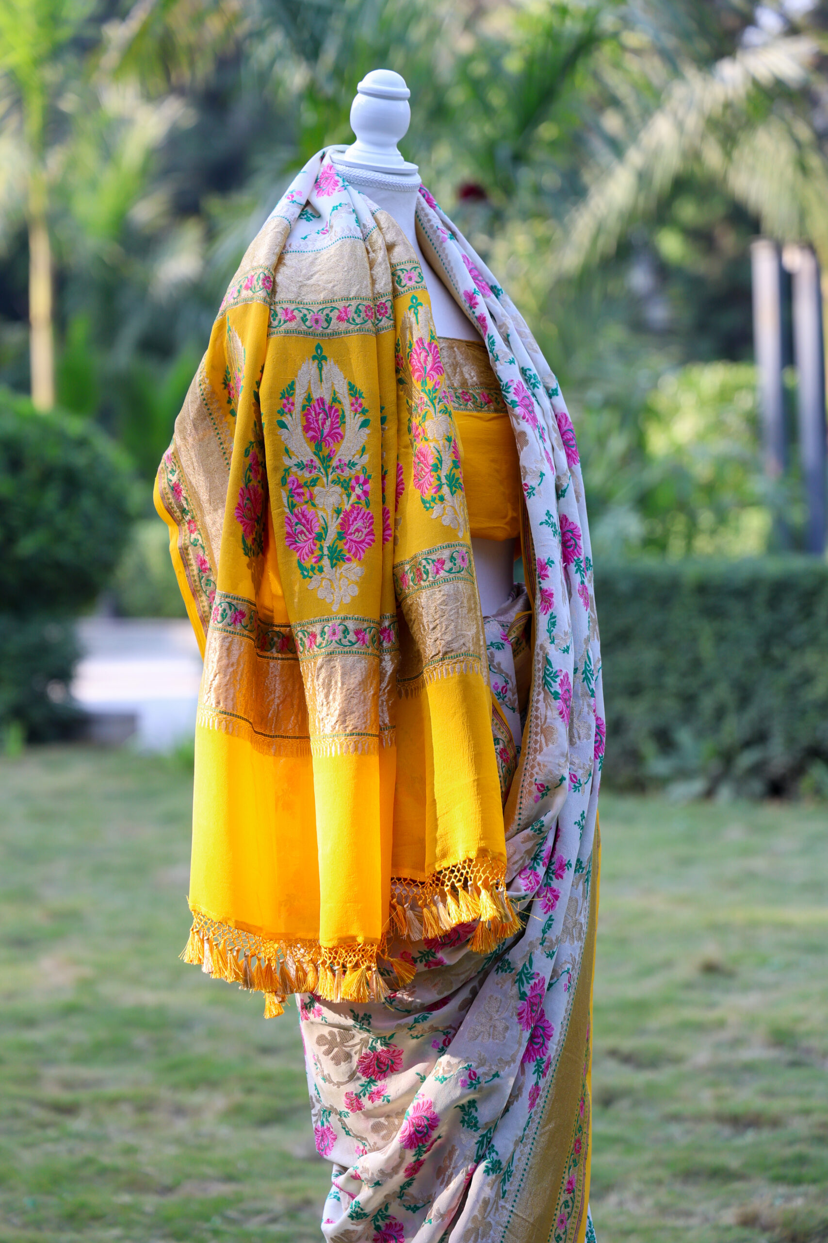 Zar-e-Gyasar | White Yellow Gyasar Chiffon Saree - Image 3