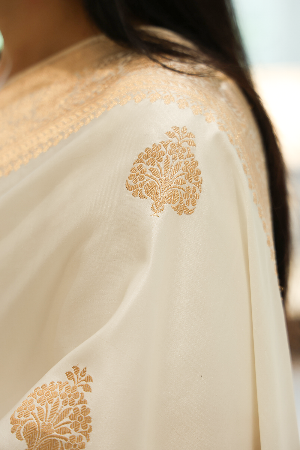 Ivory Mashru Silk Saree with Zari Border and Boota - Image 5